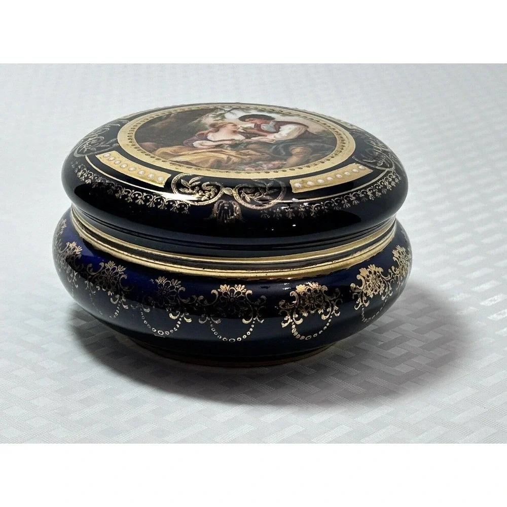 Czechoslovakia‎ Trinket Dish With Cover